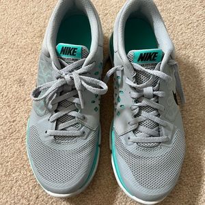 Grey & Teal Nike Flex Runs